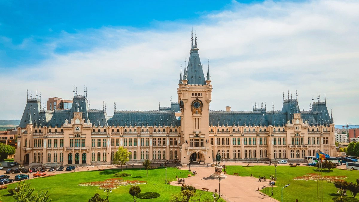 palatul-culturii-iasi-1