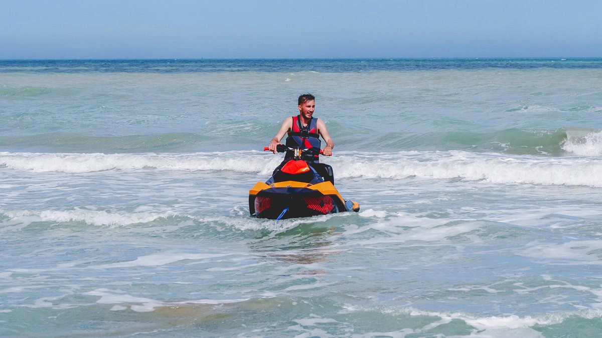 cât-costă-să-te-dai-cu-skijetul-în-Mamaia