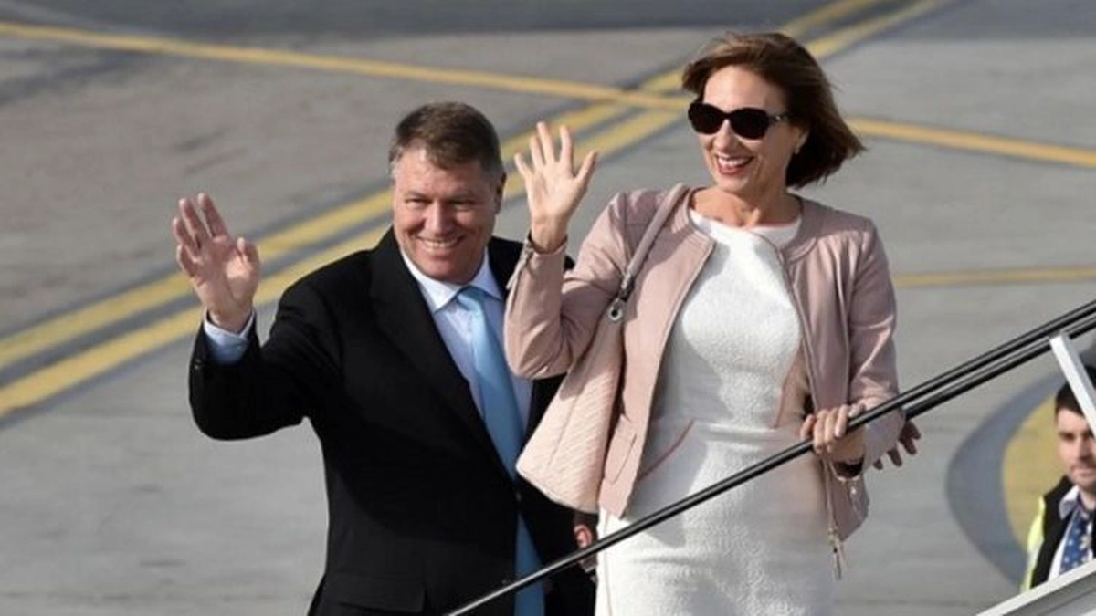 klaus-carmen-iohannis-avion