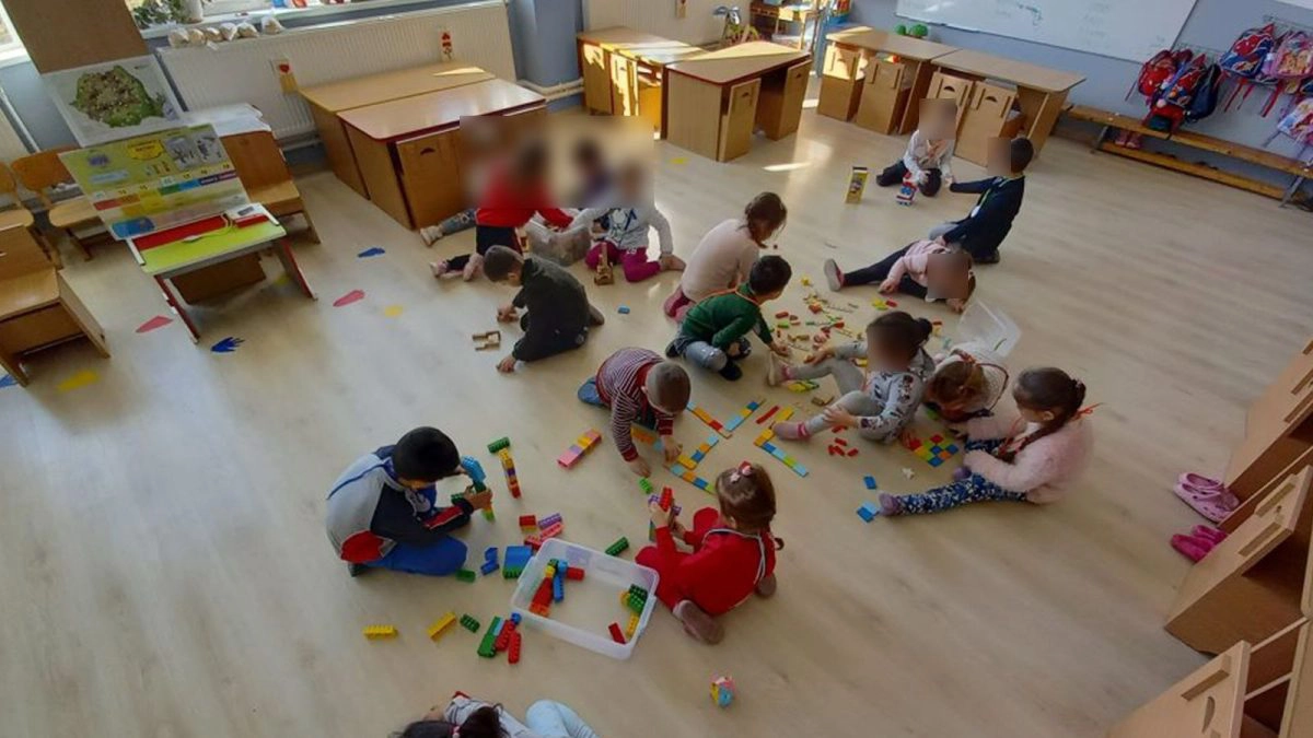 o-sala-de-clasa-cu-copii-de-gradinita