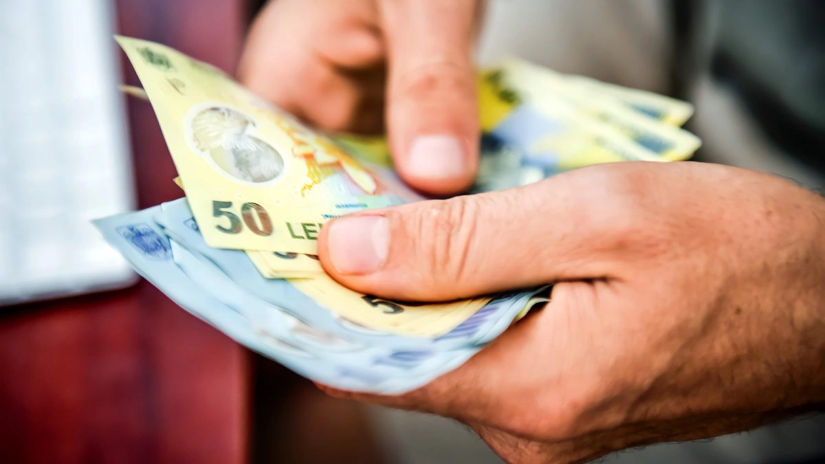 angajatii-care-primesc-salariul-in-numerar