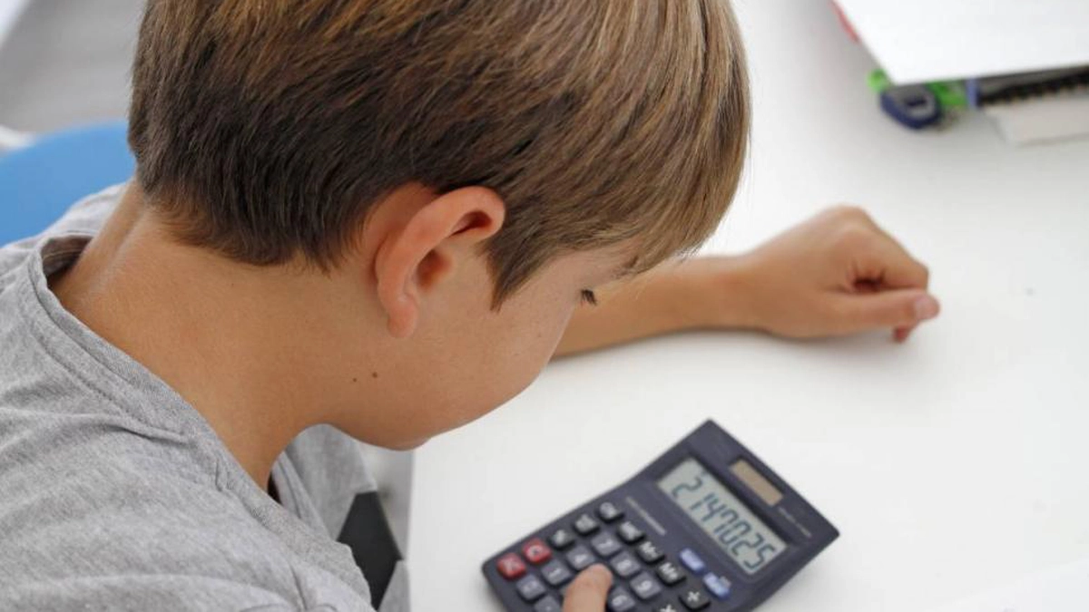 copil-si-un-calculator