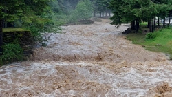 Cod galben de inundații pe râuri din șase județe