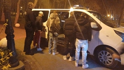 Patru tineri din Iași au fost prinși cu droguri în Parcul Copou! Un simplu gest i-a dat de gol în fața polițiștilor