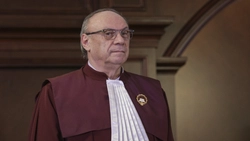 Marian Enache a fost desemnat președinte interimar al Curții Constituționale cu o zi înainte de pensie. Judecătorul primește trei pensii speciale și o primă uriașă