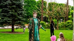 Weekend spectaculos la Palas: festival de artă stradală și reprezentații acrobatice. Publicul este invitat și la premiera spectacolului „La margine de Copou”, în regia maestrului Mihai Mălaimare