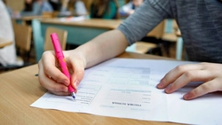 Evaluarea Națională s-ar putea modifica de anul viitor. Ministrul Educației propune un model inspirat din Franța, Italia și Finlanda. Ce spun cadrele didactice din Iași