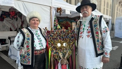 Meșterii populari au readus la viață tradițiile autentice printr-un târg desfășurat la Palatul Culturii. Au fost expuse obiecte realizate manual, dar și legendele din spatele acestora