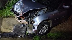 Accident grav în comuna Scânteia! O mașină a intrat într-un copac