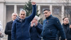 George Simion și Călin Georgescu au mers împreună la secția de votare pentru turul 2 al alegerilor prezidențiale