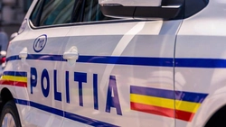 O escortă alcătuită din polițiști din Iași au adus în țară un bărbat, de 57 de ani, urmărit național și internațional