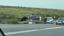 Accident rutier in localitatea Strunga. O mașină s-a răsturnat în afara carosabilului