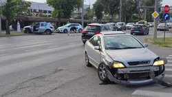Accident rutier în Tudor Vladimirescu! Două autoturisme au intrat în coliziune