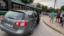 Accident rutier pe Podul Metalurgie din municipiul Iași. Au fost implicate două autoturisme