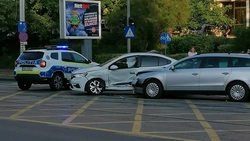 Accident rutier în Nicolina! Două autoturisme s-au izbit