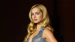 Addison Rae a avut o apariție îndrăzneață în crop top și fustă mini.  Fanii au asemănat-o cu o altă vedete și au avut reacții împărțite
