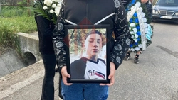 Zi de doliu în Erbiceni! Ștefan, băiatul înecat în râul Bahlui, condus pe ultimul drum cu doar câteva zile înainte să împlinească 14 ani – UPDATE