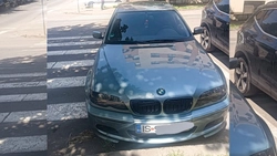 Trecerile pentru pietoni din Iași au devenit parcări pentru mașini! Ieșenii sunt exasperați de situație