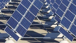 Trei firme vor să semneze contractul de peste 1,6 milioane de lei din comuna Tomești! Proiectul prevede înființarea unui parc fotovoltaic