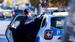 Interlopul care l-a tăiat cu sabia, în 2017, pe poliţistul Dan Ciprian Sfichi, a fost prins și arestat