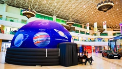 Distracție pentru întreaga familie, la Palas: Planetariu cu proiecții 360 de grade, teatru de păpuși și concerte în aer liber