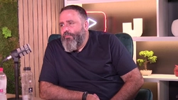 Bărbosu, celebrul TikToker bucătar, despre viața în Anglia: „Am plecat din țară să ne facem o viață mai bună”