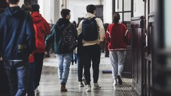 Începe încărcarea dosarelor pentru admiterea elevilor din diaspora la școlile din România pentru anul școlar 2025-2026