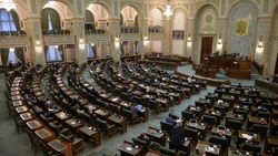 Un fost șef CCR desființează proiectul care ar obliga parlamentarii să meargă la război
