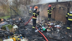 Incendiu puternic în județul Iași! Două anexe gospodărești au fost cuprinse de flăcări