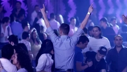 Restaurantul „La Castel” a fost cea mai căutată locație de Revelion 2026. Sute de persoane s-au distrat pe muzică mixată de DJ Robert Rădeanu, manager: „Am refuzat foarte multe persoane, pentru că nu mai aveam locuri”