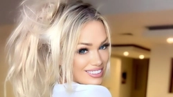 Așa arată cea mai sexy bunică din lume! La 55 de ani parcă e o tânără de 20!