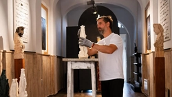 „Mythodea”, universul sculptural al lui Vladlen Babcinețchi, expus la Palatul Culturii din Iași