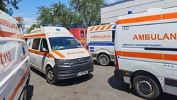 Ambulanță implicată într-un accident în București. Două persoane au ajuns la spital