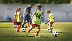 Într-o comună din Iași vor fi construite un teren și o sală de sport! Proiectul valorează peste 1,2 milioane de euro, iar primăria caută firme pentru execuția lucrărilor