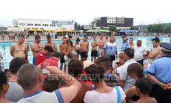 Exclusiv Un Tanar S A Inecat La Strandul Municipal Din Iasi Foto Video Buna Ziua Iasi Bzi Ro
