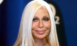 Dra. Patrícia Leite Nogueira - As três fases de Donatella Versace. As três  FASES e as três FACES. ⠀⠀⠀⠀⠀⠀⠀⠀⠀⠀ Em um 1o momento fico me perguntando como  alguém como a da 1a