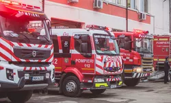 Pompierii intervin să deblocheze o ușă dintr-un bloc din Iași. O persoană ar avea nevoie de ajutor medical