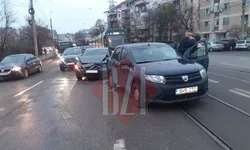 Accident rutier în municipiul Iaşi. Trei autoturisme au intrat în coliziune pe bulevardul Silvestru 8211 EXCLUSIV FOTO