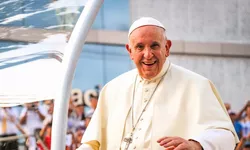 Papa Francisc a fost înregistrat în secret în timpul unui apel telefonic cu cardinalul Angelo Becciu