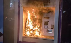 Niște hoți au încercat să spargă un bancomat dar acesta a luat foc în timpul operațiunii