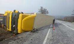 Un autotren înmatriculat în Republica Moldova s-a răsturnat în județul Iași 8211 FOTO