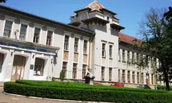 Primăria Municipiului Iași despre măsura mutării elevilor din sălile de curs ale Colegiului Pedagogic Vasile Lupu