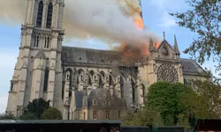 Incendiul de la Notre-Dame din Paris a scos la iveală detalii nebănuite în arhitectura sa
