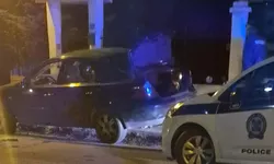 Un bărbat de 62 de ani s-a blocat cu gemenii săi de doi ani în maşină şi a dat drumul la o butelie de gaz în Salonic
