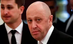 Șeful grupului Wagner anunță că forțele sale controlează aproximativ 70 din orașul Bahmut