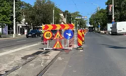 Circulația tramvaielor spre Copou este oprită. Echipele de la CTP repară asfaltul de lângă linii 8211 FOTO