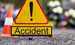 Accident rutier în județul Iași Un microbuz și un autoturism au intrat în coliziune. O persoană este blocată în mașină