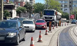 Calvarul pentru șoferii din Iași continuă. Lucrările de asfaltare dintre liniile de tramvai vor bloca traficul la gară 8211 FOTOVIDEO