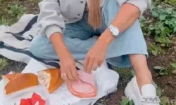 O cunoscută cântăreață din România a mâncat parizer pe marginea drumului Cum a fost filmată vedeta 8211 VIDEO