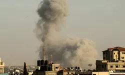 Israelul s-a dezlănțuit Aviația bombardează Rafah fix în timpul evacuării civililor